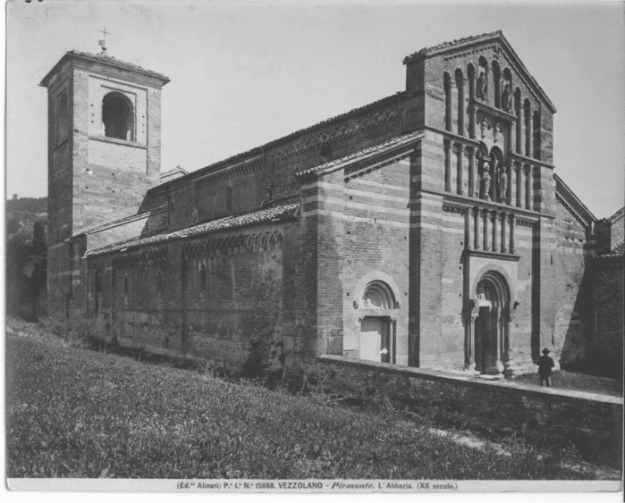 Vezzolano (Piemonte) - L' Abbazia  (XII secolo)