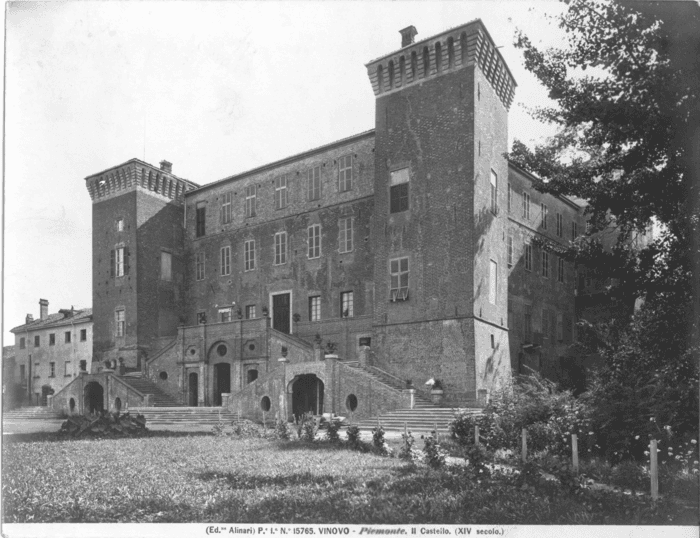 Vinovo - (Piemonte). Il Castello (XIV secolo.)