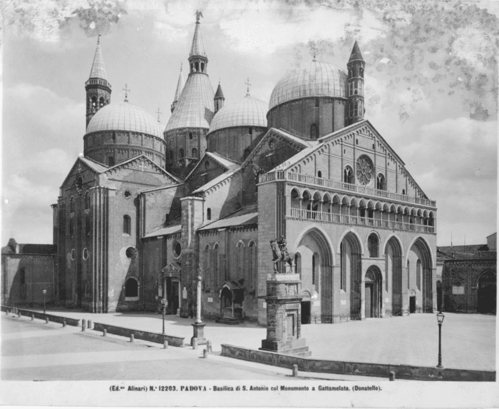 Padova - Basilica di S. Antonio col monumento a Gattamelata