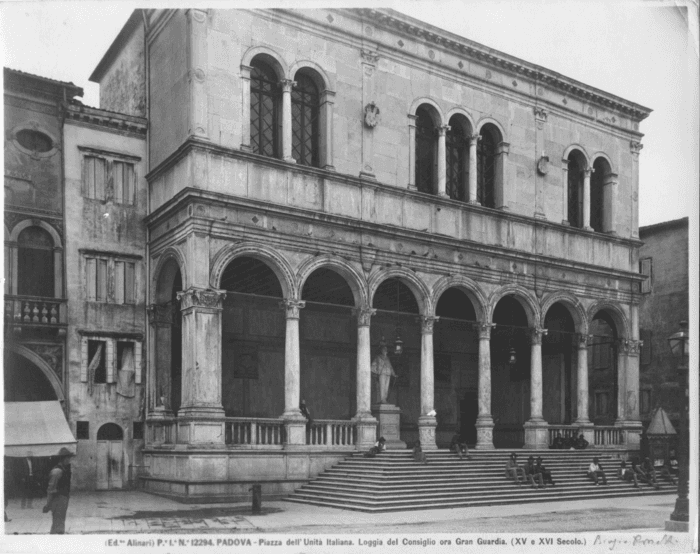 Padova -  Piazza dell'Unità Italiana. Loggia del Consiglio ora Gran Guardia.  (XV e XVI Secolo.)