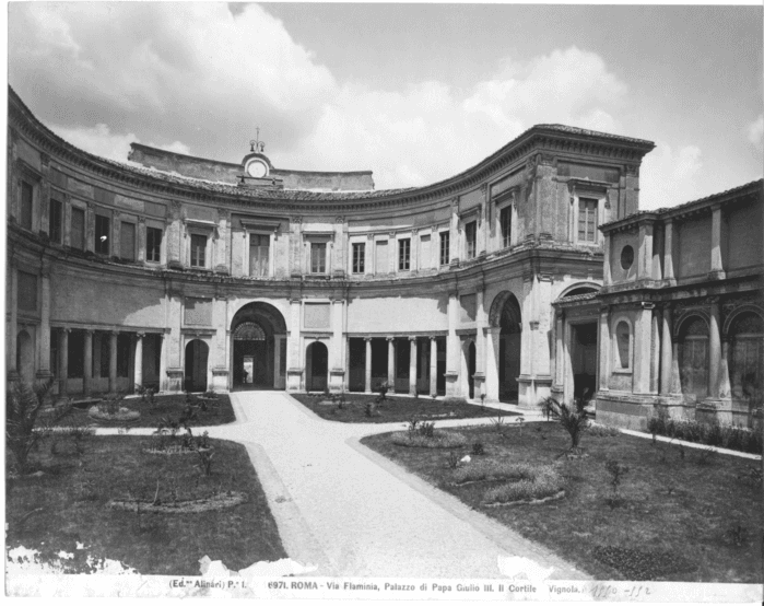 Roma - Via Flaminia. Palazzo di Papa Giulio III. Il Cortile.