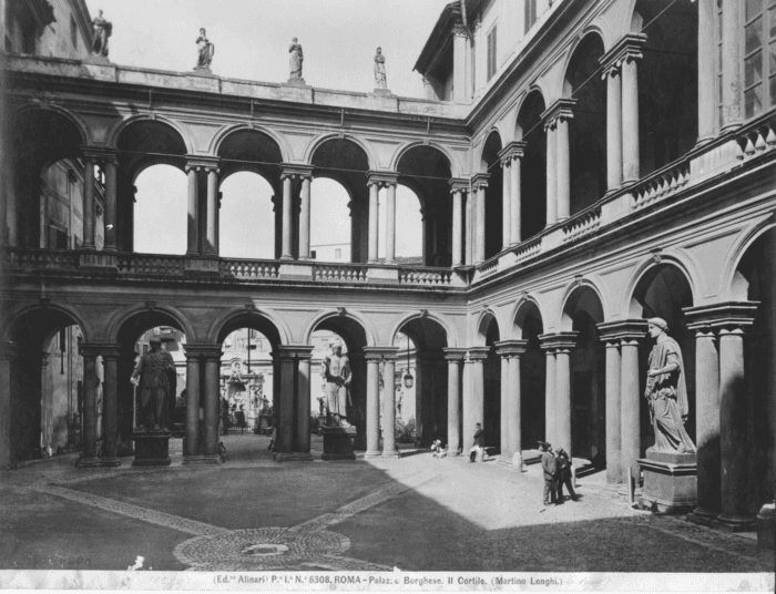 Roma - Palazzo Borghese. Il cortile