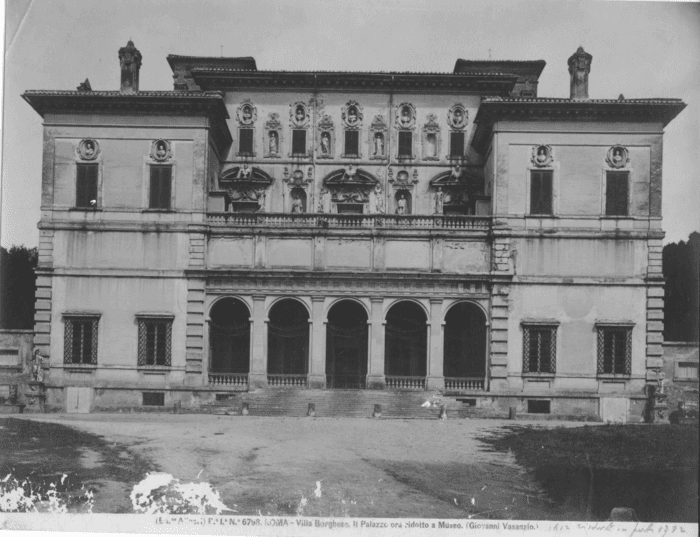 Roma - Villa Borghese. Il Palazzo ora ridotto a Museo