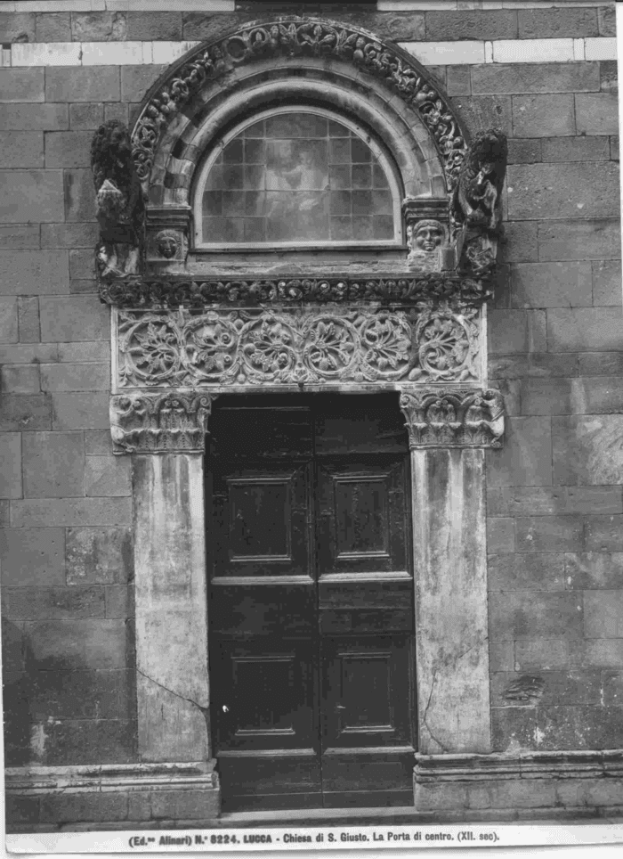 Lucca - Chiesa di San Giusto. La Porta di centro. (XII. sec.).