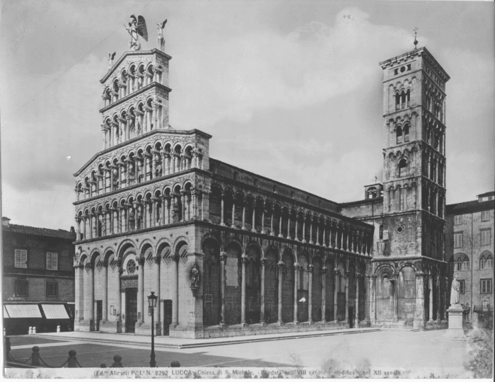 Lucca - Chiesa di S. Michele (fondata nell' VIII secolo e riedificata nel XII secolo).