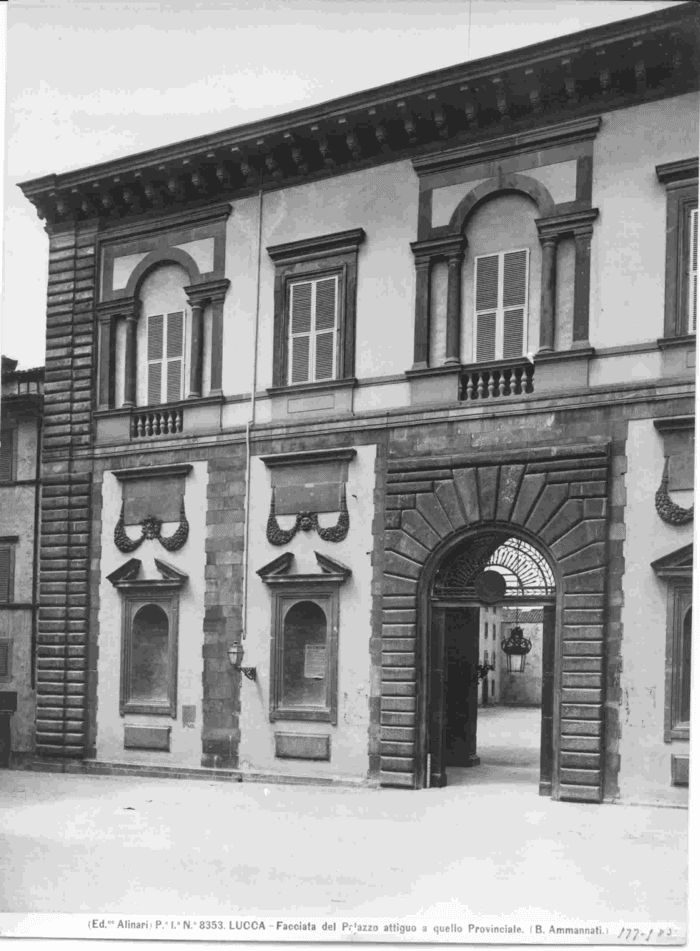 Lucca - Facciata del Palazzo attiguo a quello Provinciale