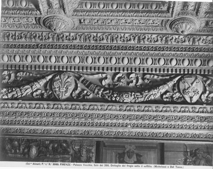 Firenze - Palazzo Vecchio. Sala dei 200. Dettaglio del fregio sotto il soffitto.