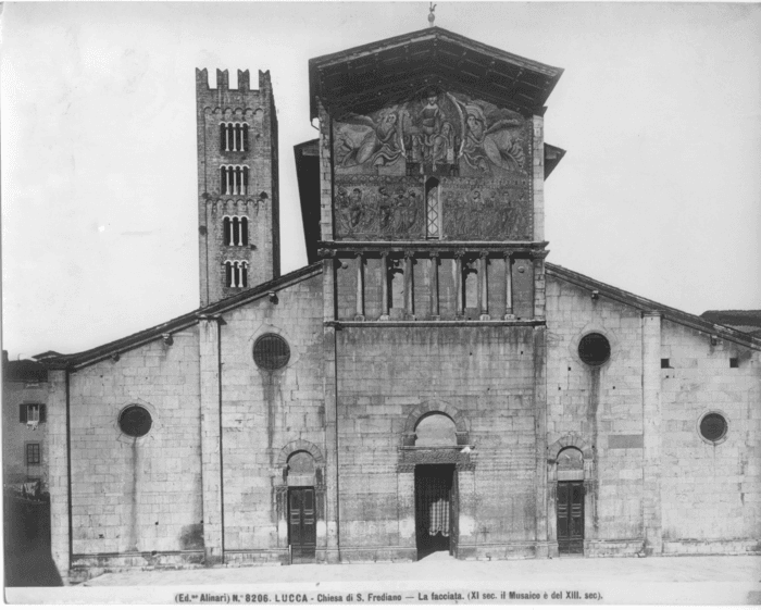 Lucca - Chiesa di S. Frediano. La facciata (XI sec., il mosaico è del XIII sec.)