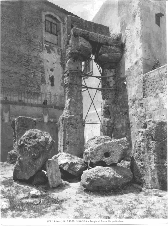 Siracusa  - Tempio di Diana. Un particolare