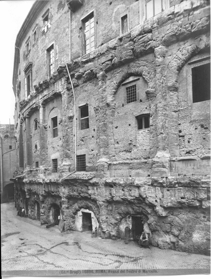 Roma. Avanzi del Teatro di Marcello