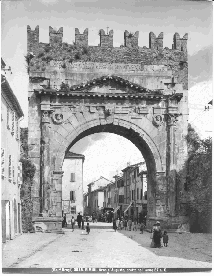 Rimini - Arco d' Augusto (eretto nell'anno 27 a.C.)