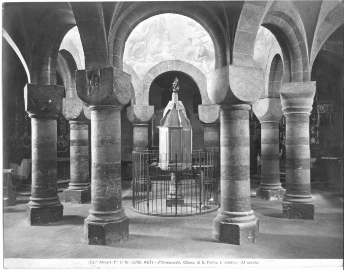 Asti (Piemonte) - Chiesa di S. Pietro. L' interno (XI secolo)