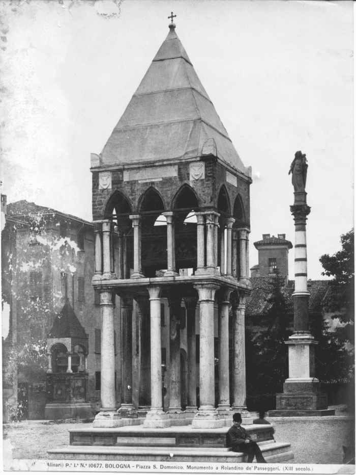 Bologna - Piazza S. Domenico, Monumento a Rolandino de' Passeggeri : XIII secolo