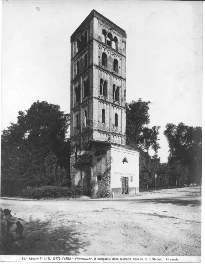 Ivrea (Piemonte) - Il campanile della distrutta Abbazia di S. Stefano (XI secolo)