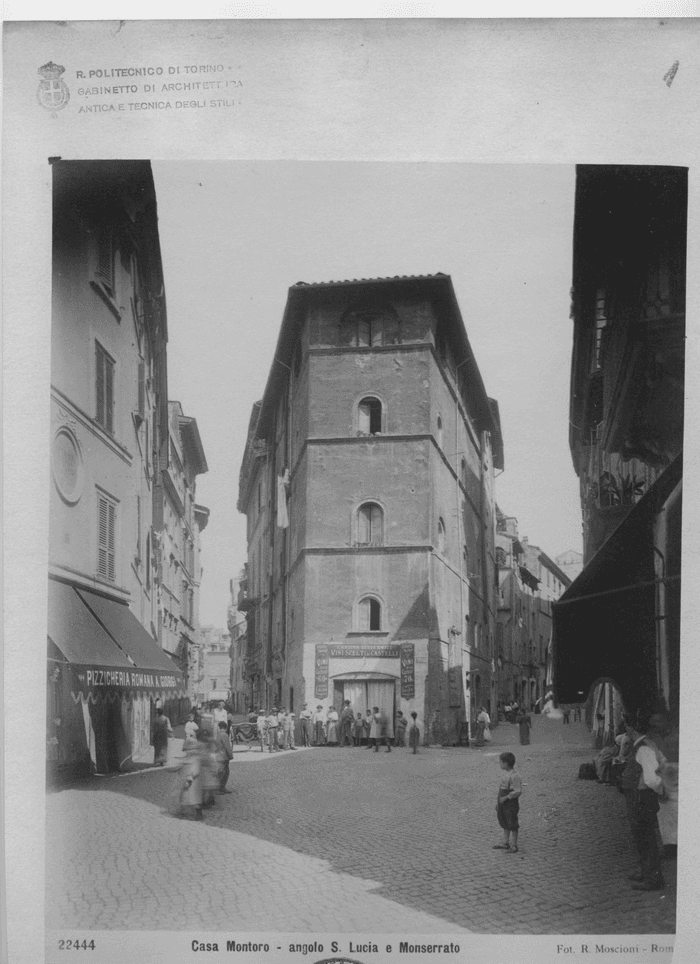 Casa Montoro - angolo S. Lucia e Monserrato