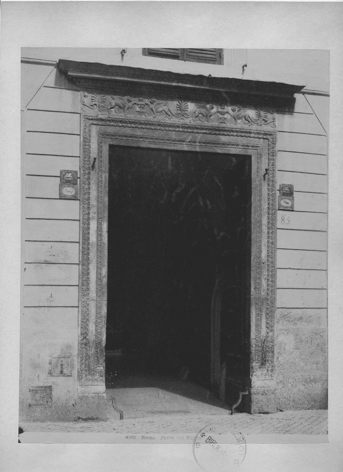 Porta del Palazzo [Crivelli]