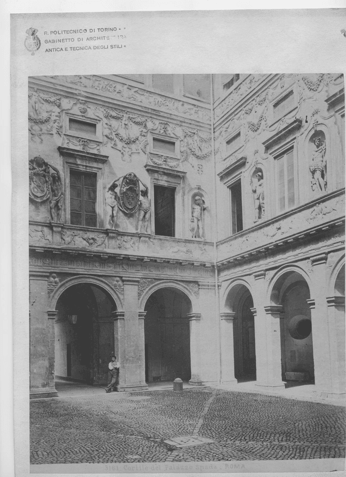 Cortile del Palazzo Spada. ROMA