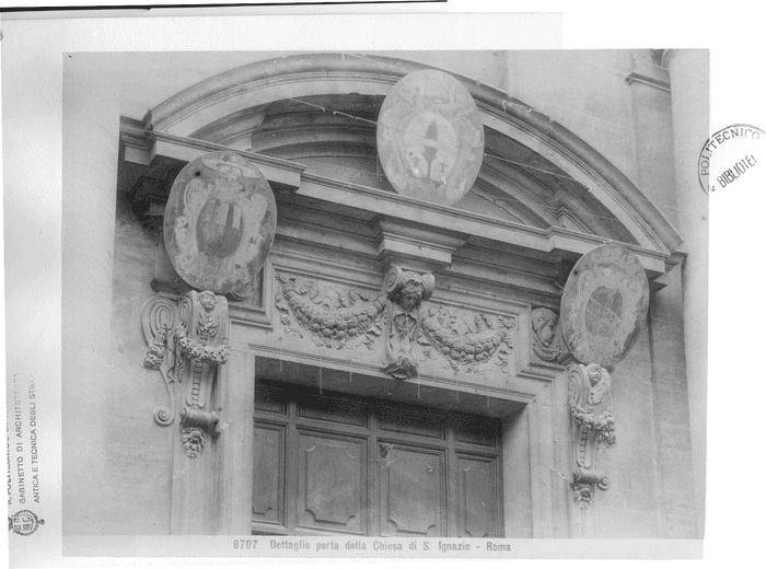 Dettaglio porta della Chiesa di S. Ignazio - Roma