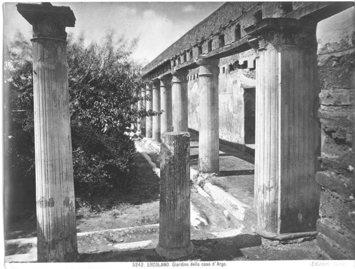 Ercolano. Giardino della casa d'Argo