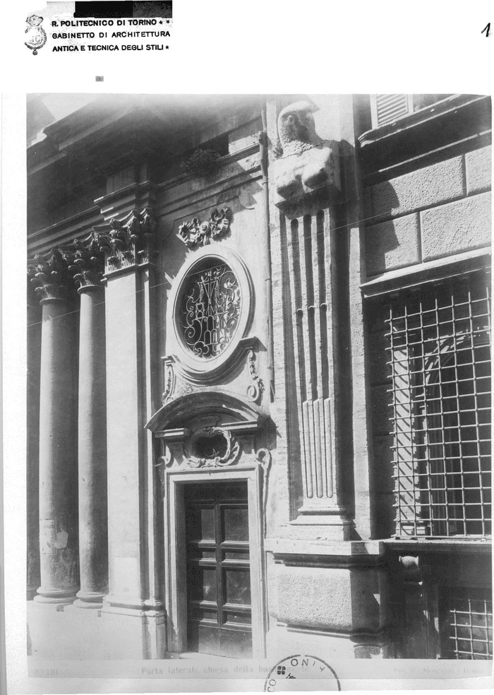 Porta laterale Chiesa della Buona Morte