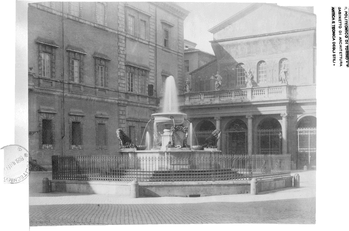 Fontana sulla piazza di S. Maria in Trastevere - Roma