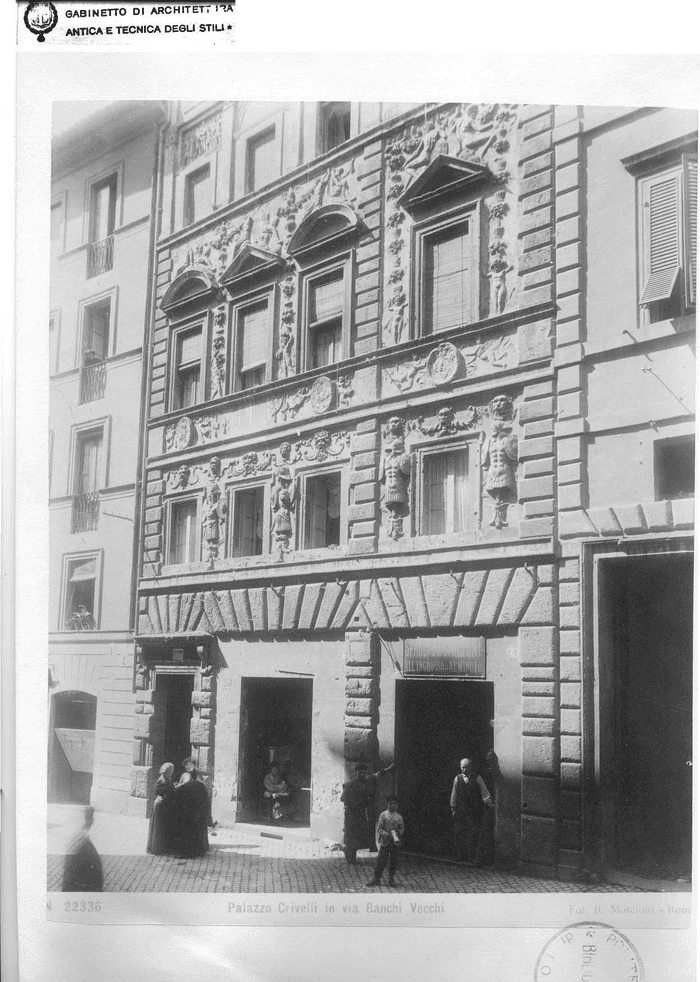 Palazzo Crivelli in via Banchi Vecchi