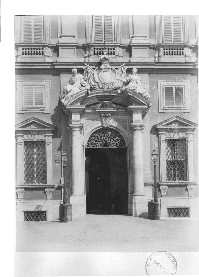 Porta principale del palazzo della Consulta