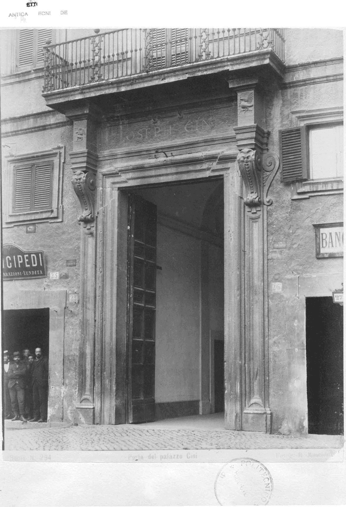 Porta del palazzo Cini