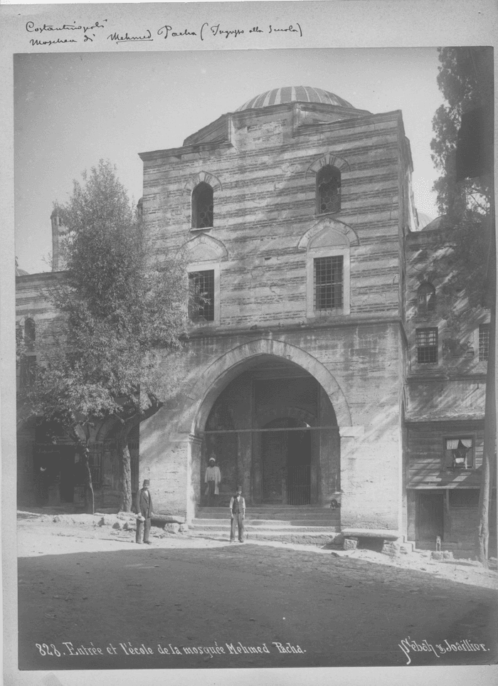 Entrée et l'Ecole de la mosquée Mehmed Pacha 