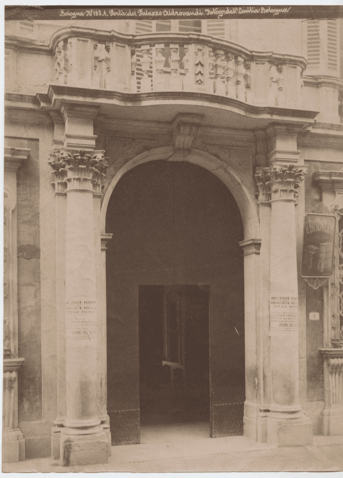 Bologna - Porta del Palazzo Aldrovandi. - Fotog. dell'Emilia Bologna