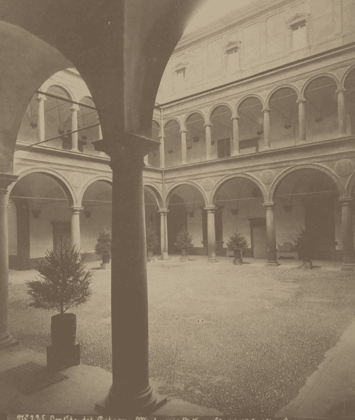 Bologna - Cortile del Palazzo Malvezzi.