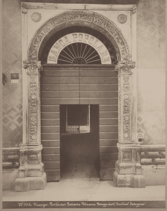 Porta - (Palazzo Thiene - Vicenza)