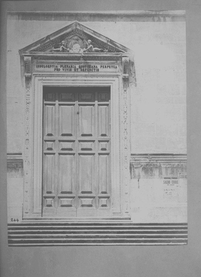 [Portone d'ingresso di una chiesa]