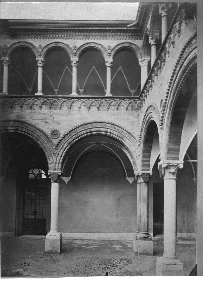 Angolo di cortile o di chiostro