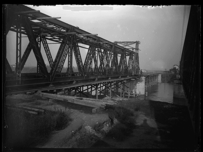 Ponte stradale sull'Adige e ponte sul Danubio.