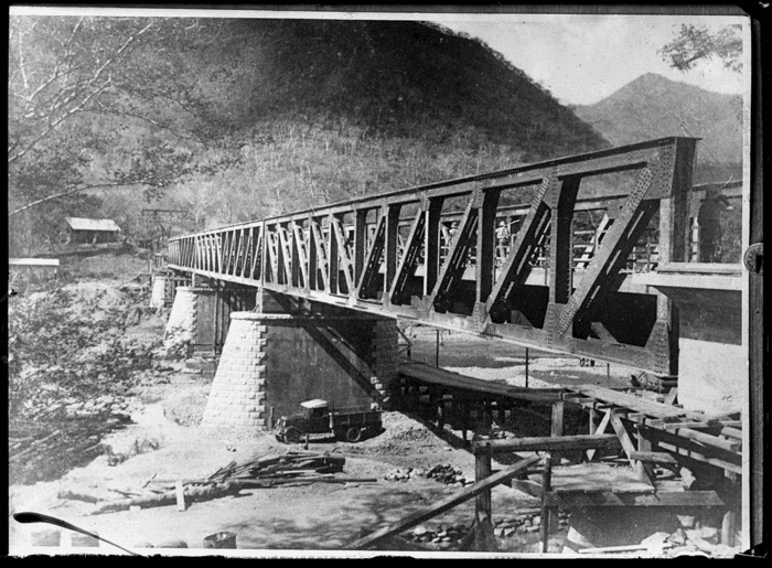 Ponte sul fiume Tacazzè (Africa Orientale)