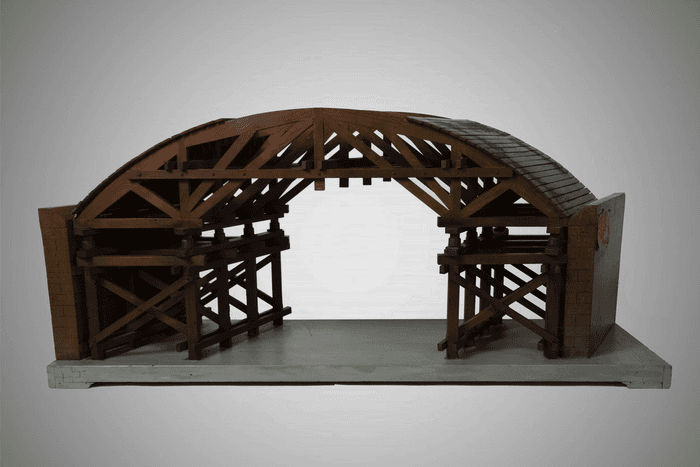 Modello di centina per ponte obliquo con quattro incavallature (armatura fissa) 41,2x92x25 