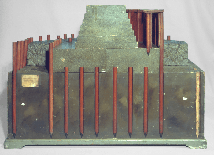 Modello di fondazione su pali con doppio cassero di pali e con paratie provvisorie 71,5x98x67,5 