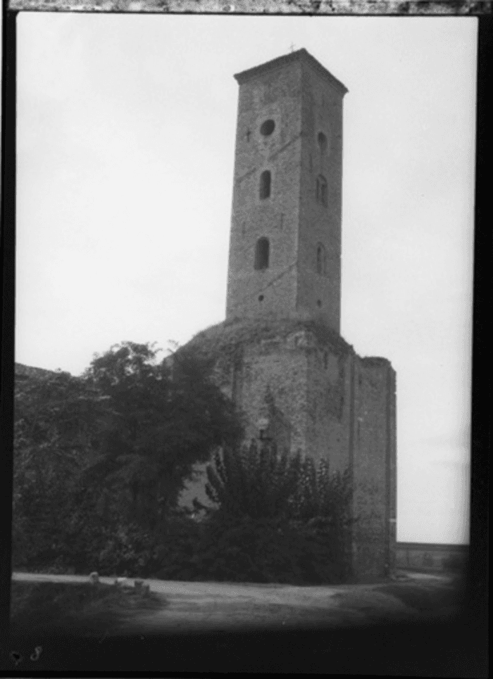 Non identificato, campanile