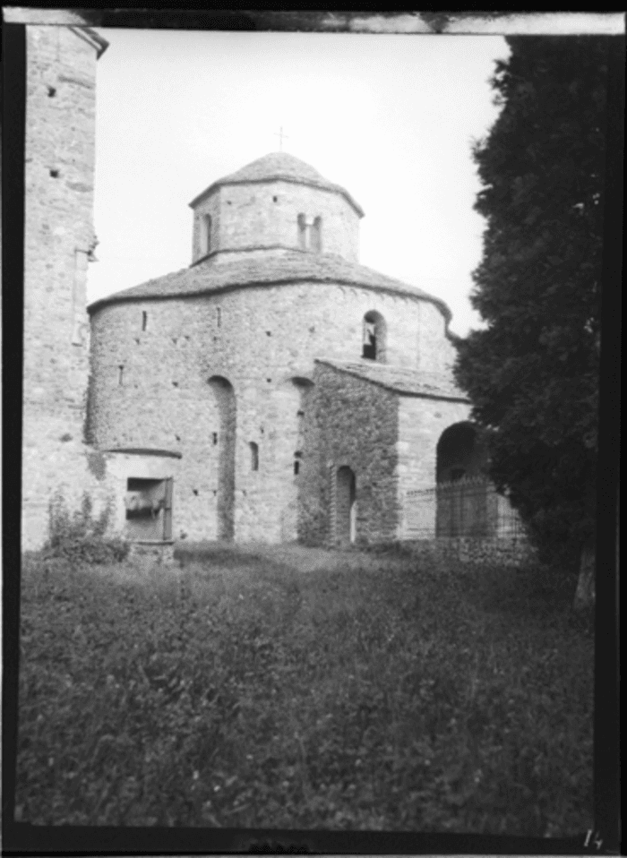 Eupilio (Galliano) - Battistero di S. Vincenzo
