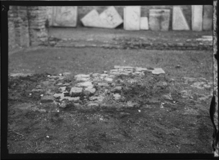 Ravenna - S. Salvatore - Pilastro della nave a fascio di lesene