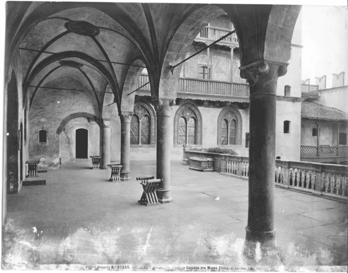 Saluzzo (Piemonte) - Palazzo Cavassa ora Museo Civico. Il cortile (XV secolo)