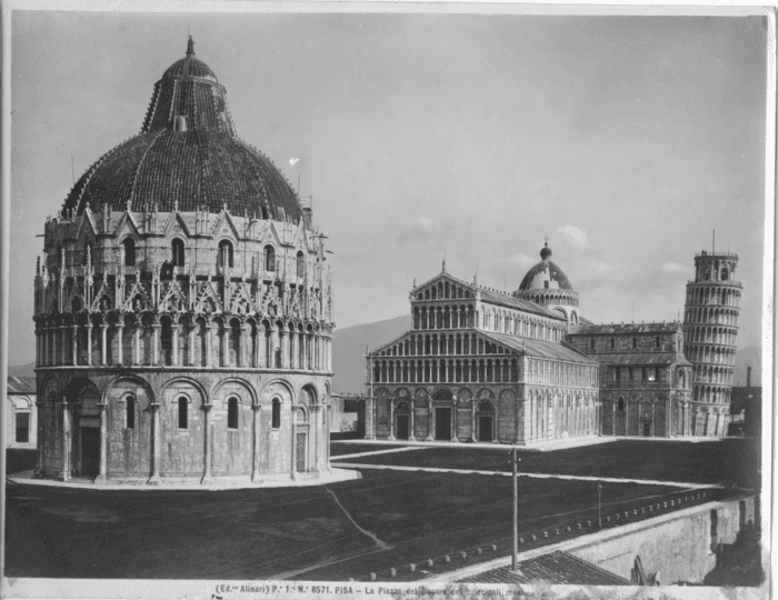 Pisa - La Piazza del Duomo con i principali monumenti