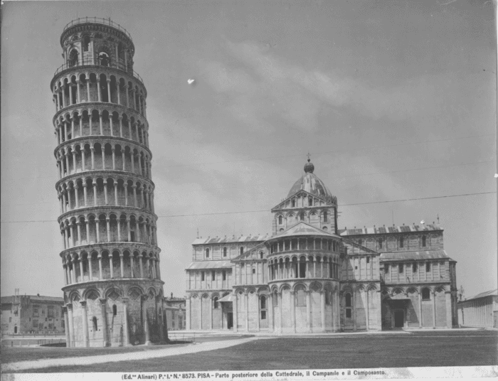Pisa - Parte posteriore della cattedrale, il campanile e il camposanto