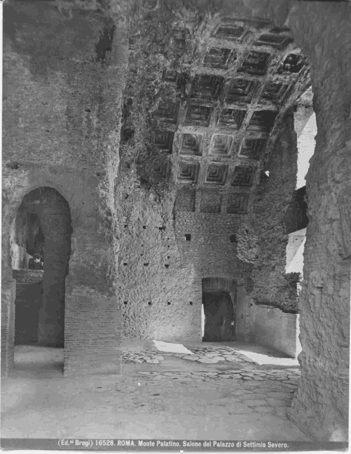 Roma - Monte Palatino. Fronte del Palazzo di Tiberio e sostruzioni di Caligola