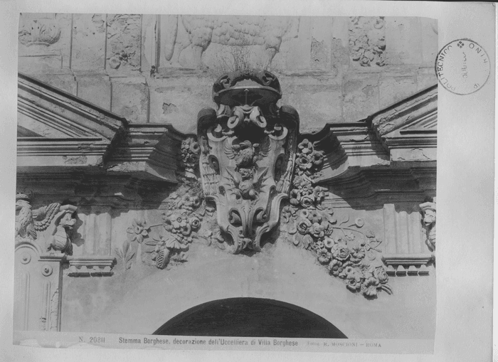 Stemma Borghese, decorazione dell'Uccelliera di Villa Borghese