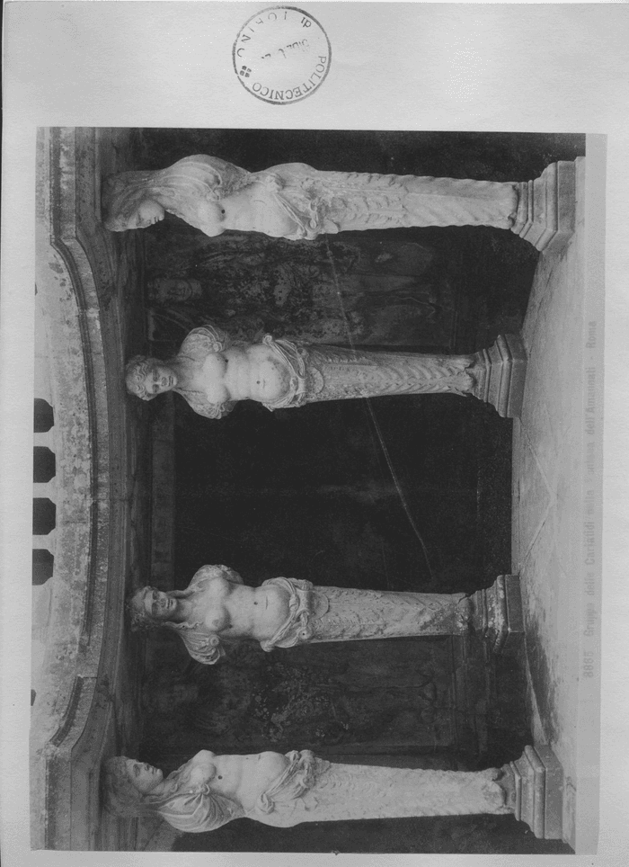 Gruppo delle Cariatidi nella Fontana dell' Ammannati - Roma