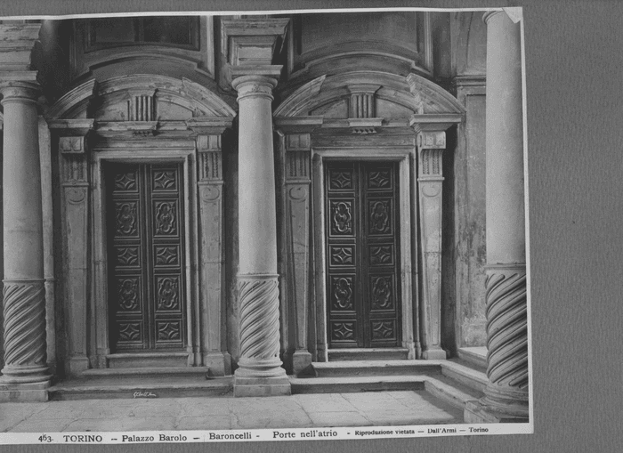 TORINO - Palazzo Barolo - Baroncelli - Porte nell'atrio
