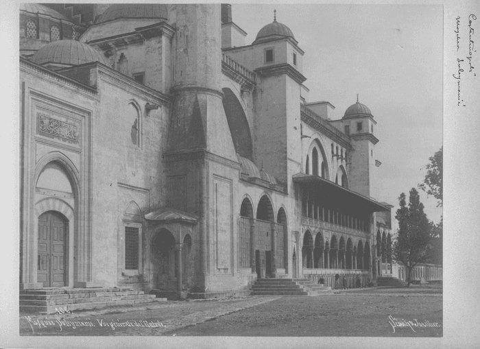 Mosquèe Suleymariè. Vue gènèrale de l' Entrèe