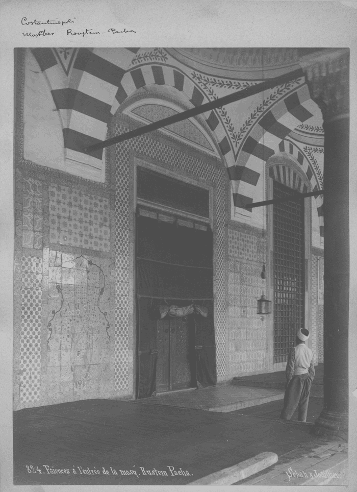 Faiences à l'entrée de la mosq. Rusten-Pacha